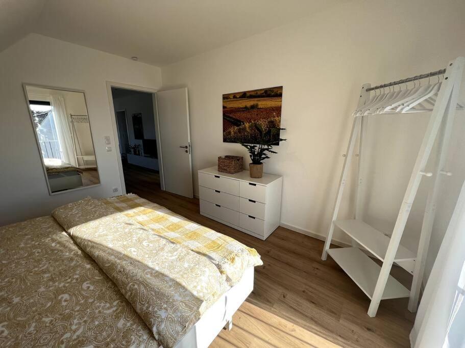 Rueckzugsort Im Rebenmeer Mit Terrasse, Grill & Parkplatz Venningen Exterior photo