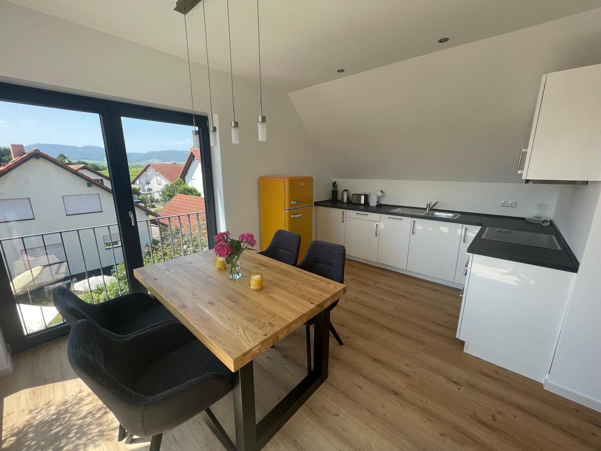 Rueckzugsort Im Rebenmeer Mit Terrasse, Grill & Parkplatz Venningen Exterior photo